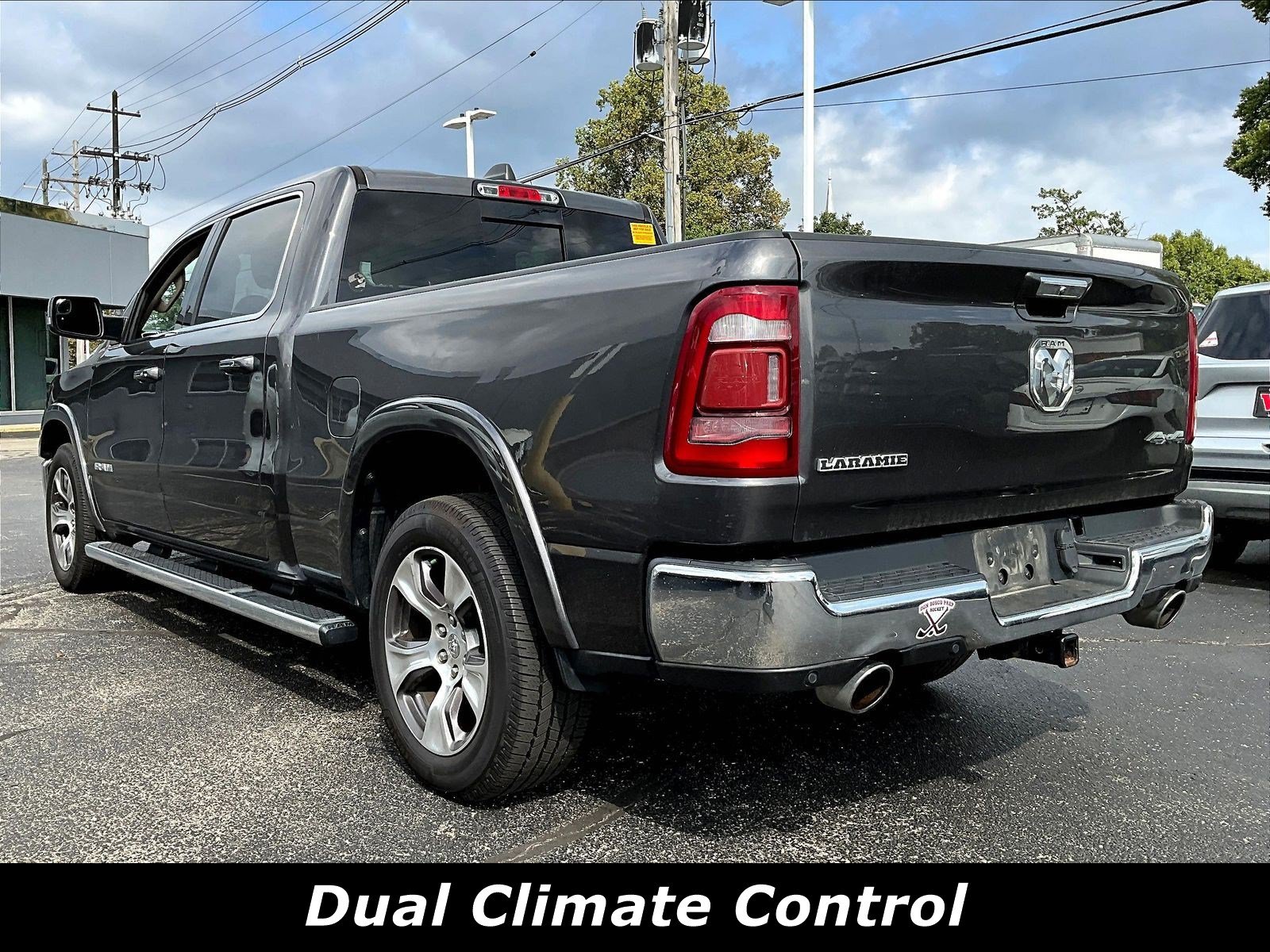Used 2019 RAM 1500 Laramie AWD/4WD image 3