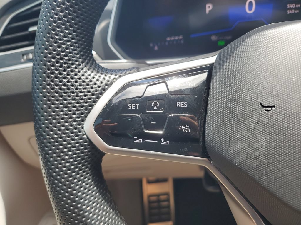Used 2024 Volkswagen Tiguan SE R-Line FWD image 20