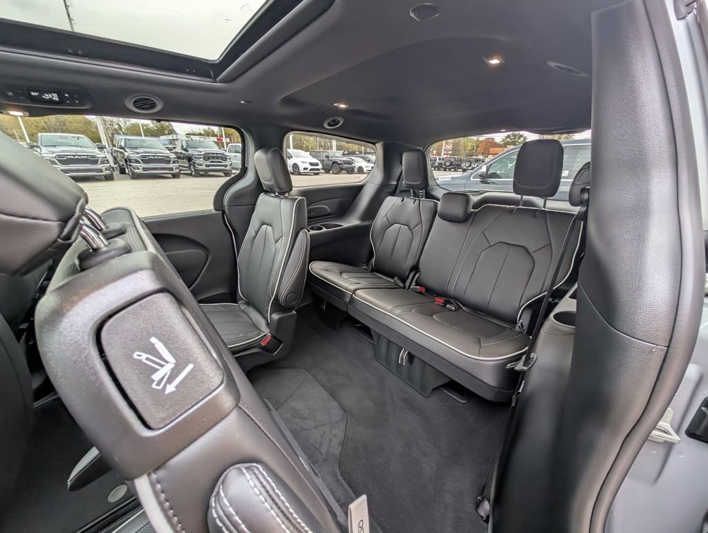 New 2026 Chrysler Pacifica Limited w/ S Appearance Package image 15