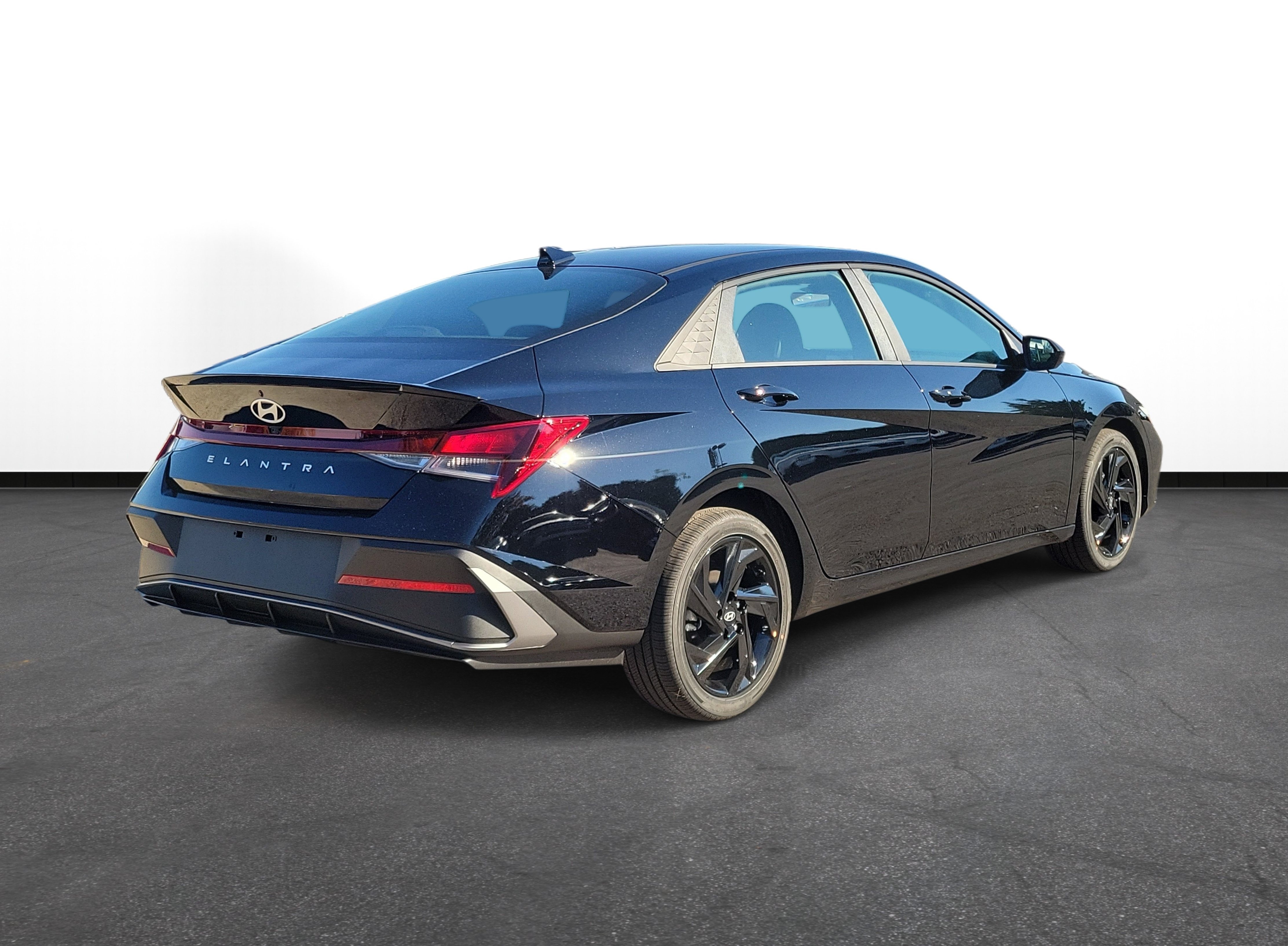 New 2026 Hyundai Elantra SEL Sport FWD image 4