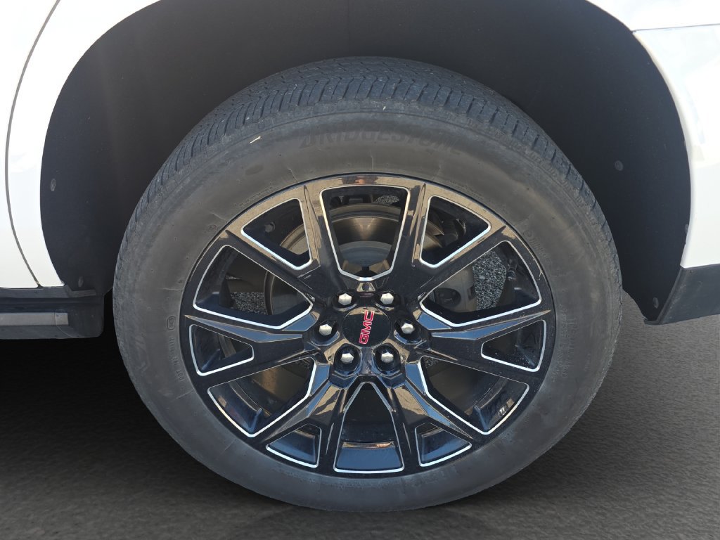 Used 2021 GMC Yukon Denali w/ Denali Premium Package AWD/4WD image 5