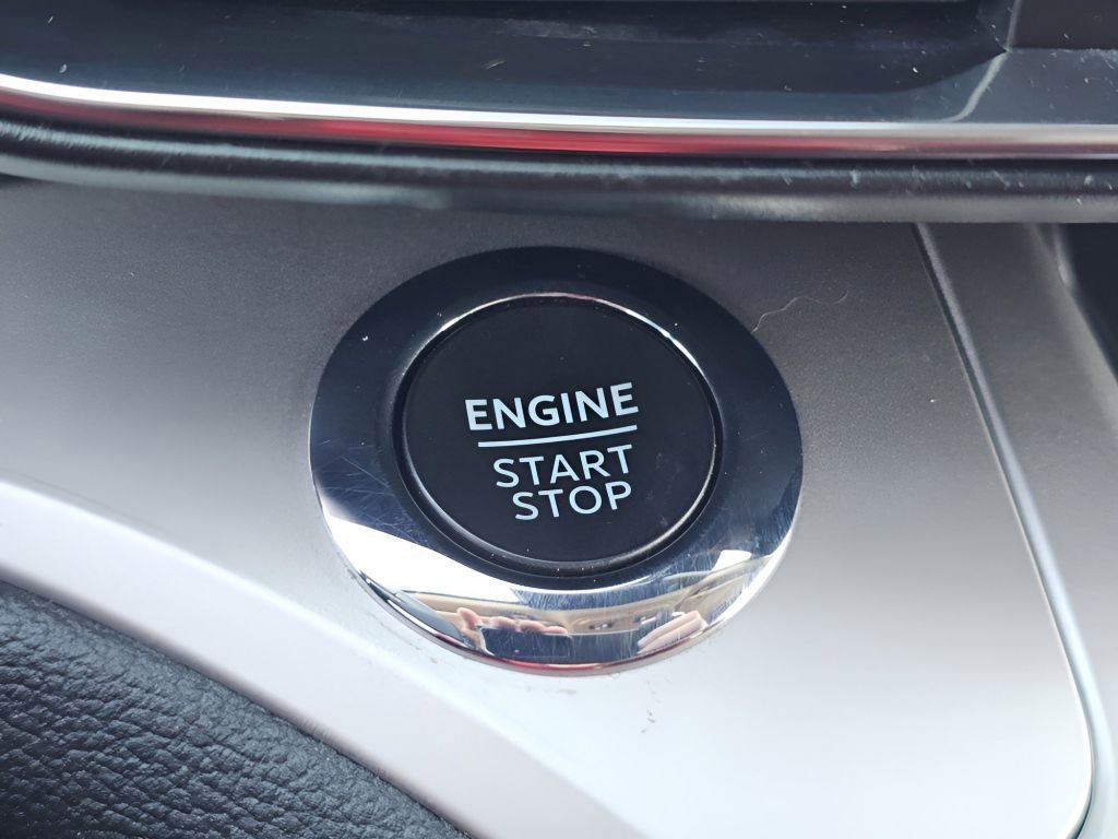 Used 2022 Ford Explorer XLT w/ Equipment Group 202A image 18