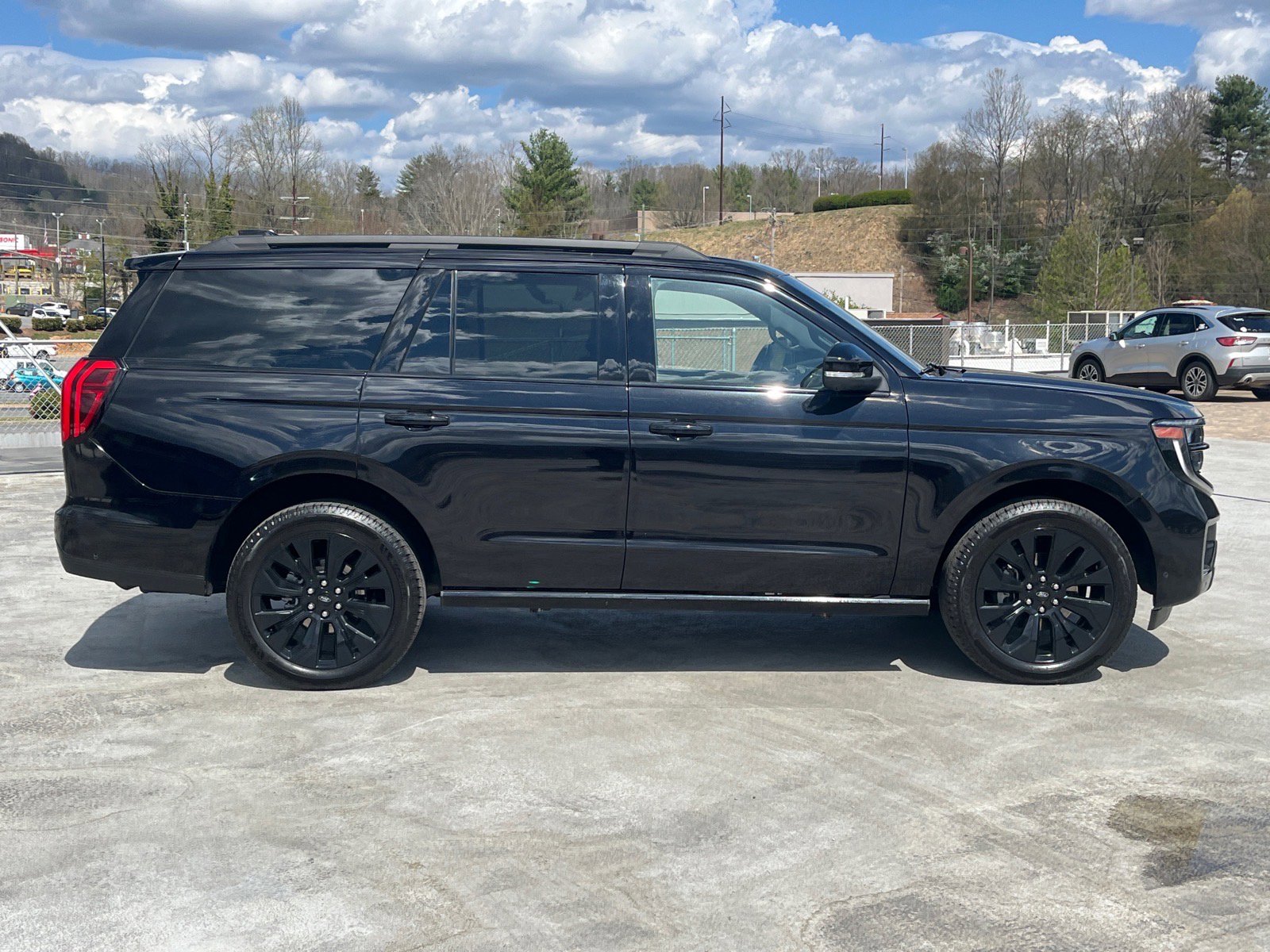 Certified 2025 Ford Expedition Platinum w/ Stealth Appearance Package image 2