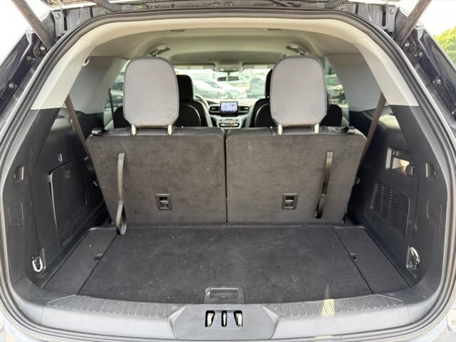 Used 2024 Ford Explorer XLT w/ Equipment Group 202A AWD/4WD image 18