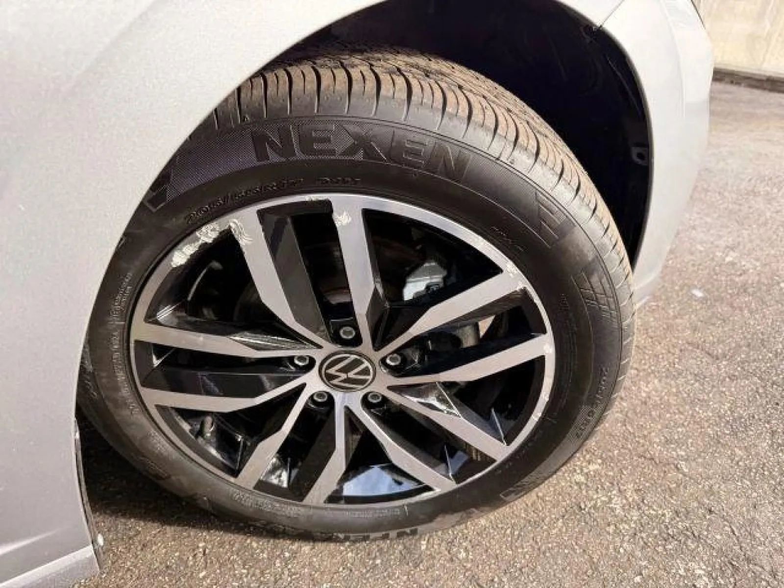 Used 2025 Volkswagen Jetta SE image 48