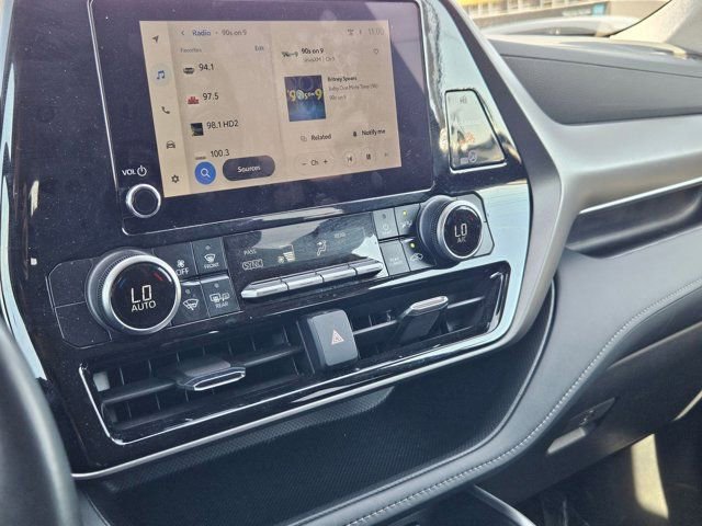 Used 2024 Toyota Highlander LE image 17