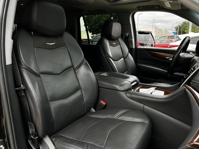 Used 2020 Cadillac Escalade Luxury RWD image 32