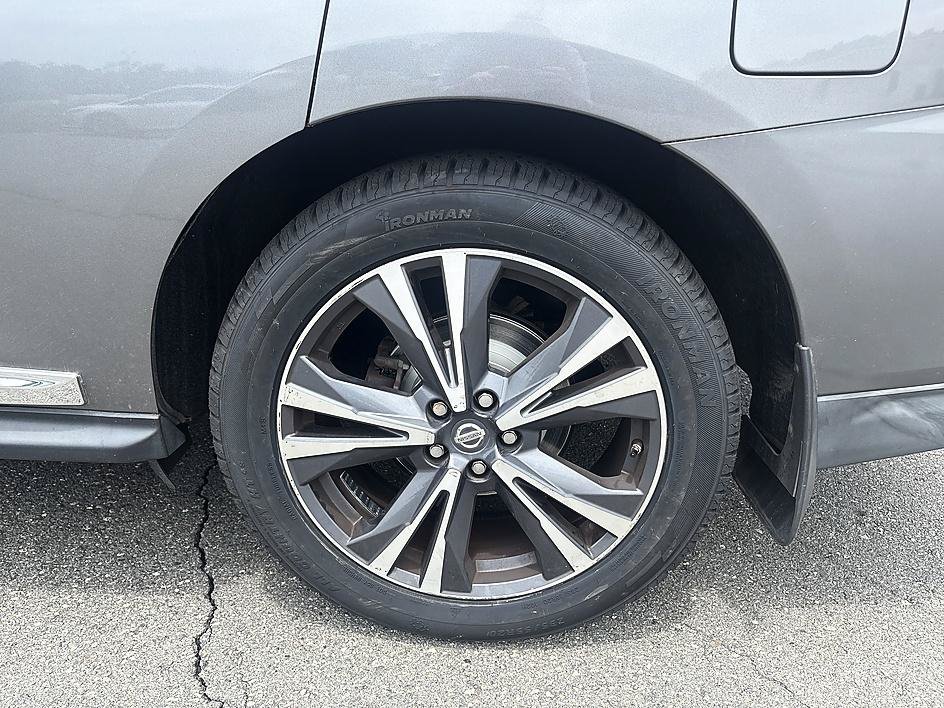 Used 2017 Nissan Pathfinder Platinum AWD/4WD image 10