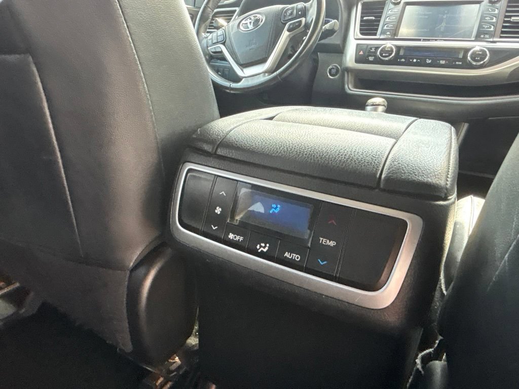 Used 2019 Toyota Highlander Limited FWD image 29