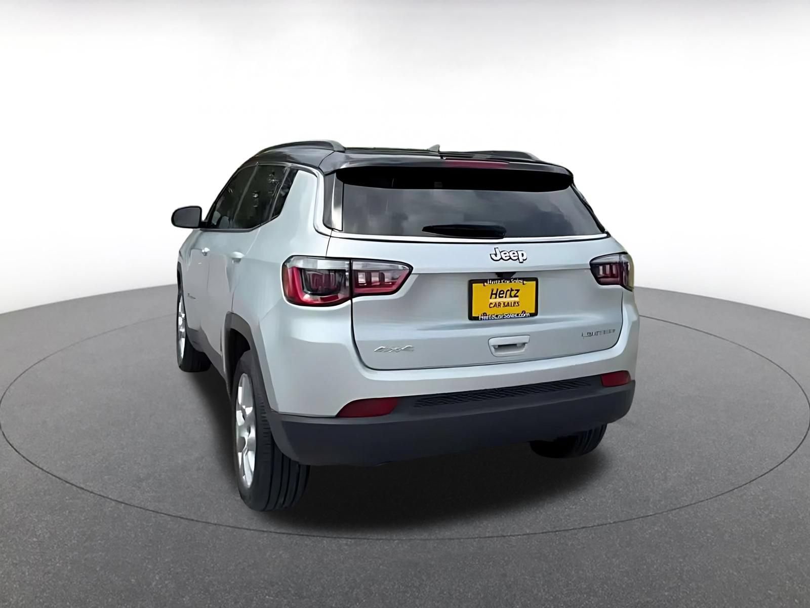 Used 2025 Jeep Compass Limited AWD/4WD image 10