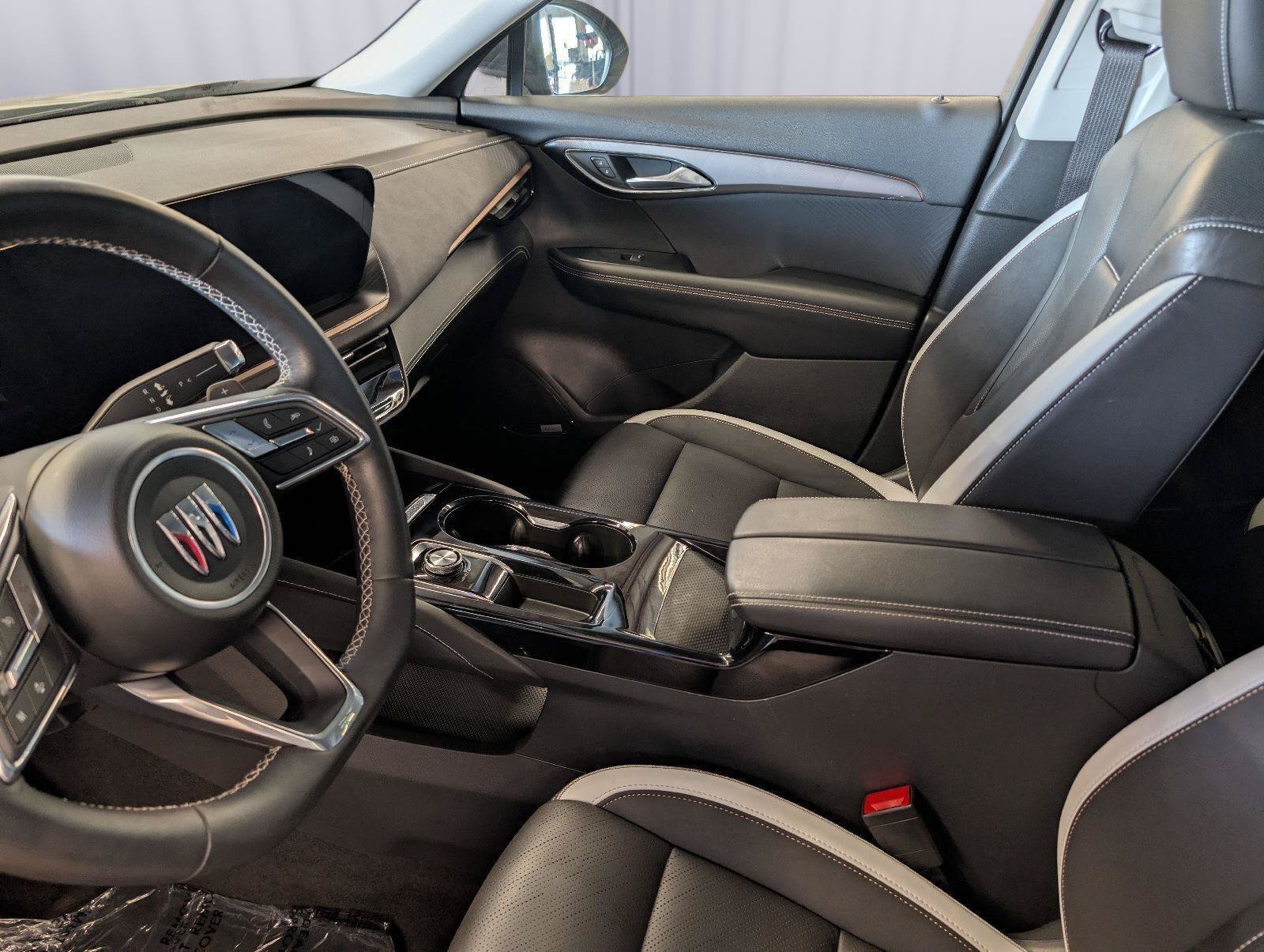 Used 2025 Buick Envision Sport Touring AWD/4WD image 25