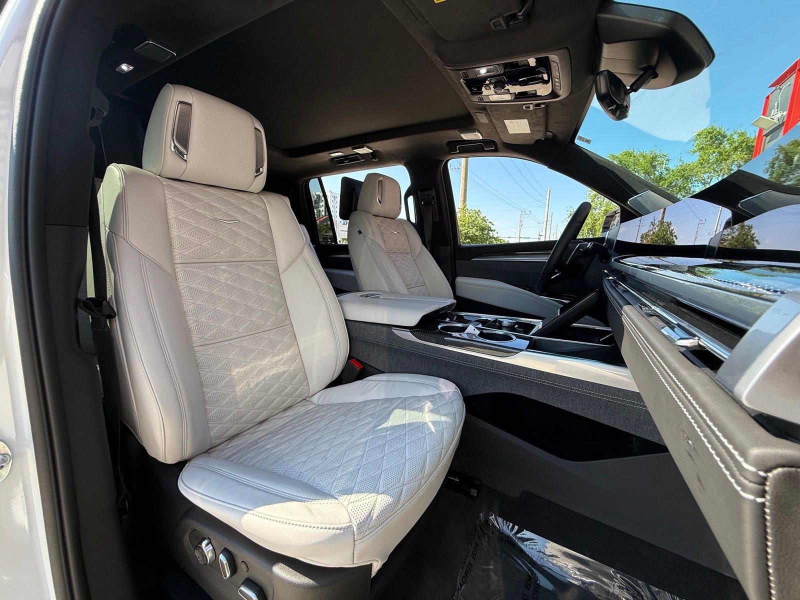 Used 2025 Cadillac Escalade ESV V image 29