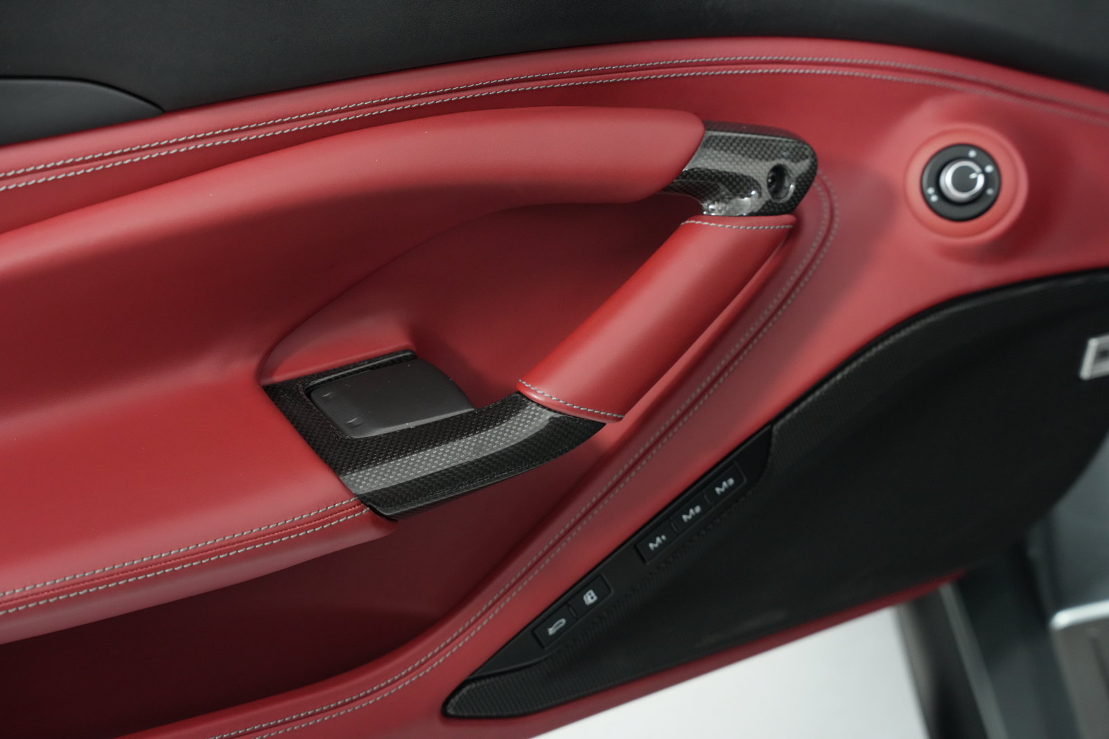 Used 2021 Ferrari F8 Spider RWD image 32