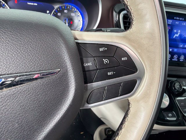 Used 2017 Chrysler Pacifica Limited FWD image 16