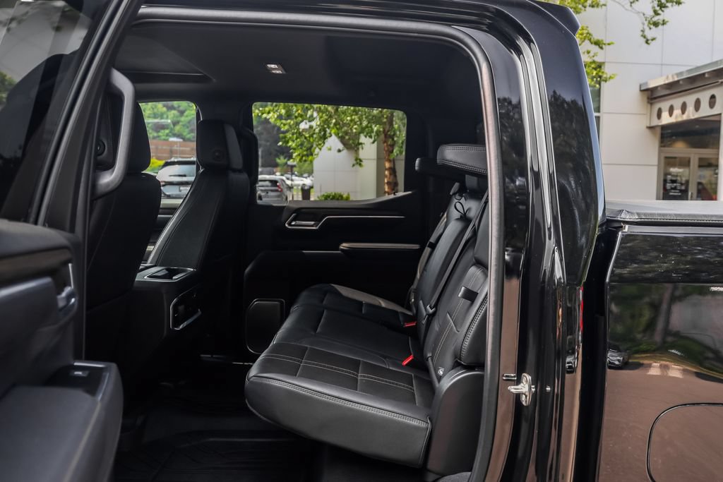 Used 2025 Chevrolet Silverado 1500 High Country w/ High Country Premium Package AWD/4WD image 24