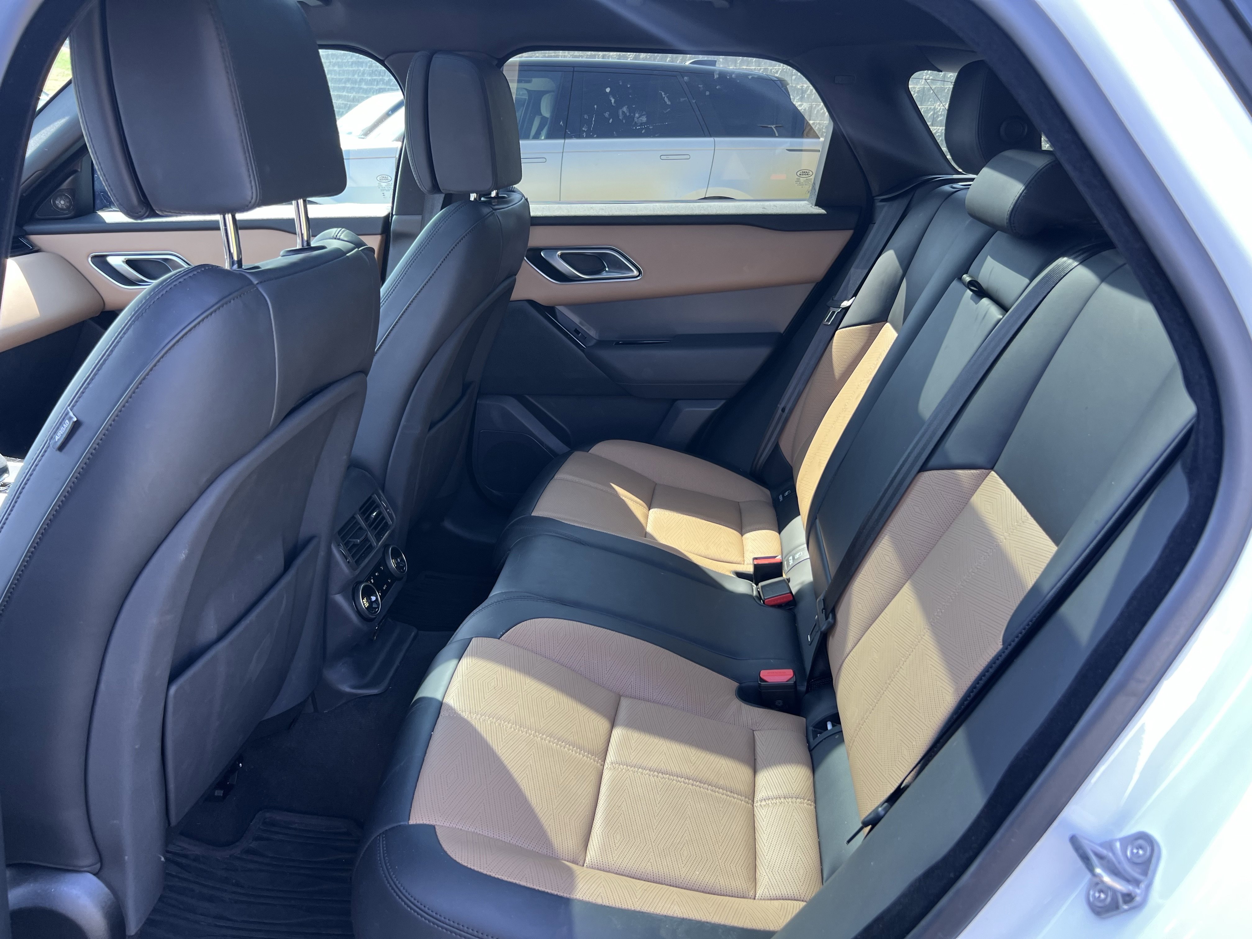 Certified 2025 Land Rover Range Rover Velar Dynamic HSE AWD/4WD image 29