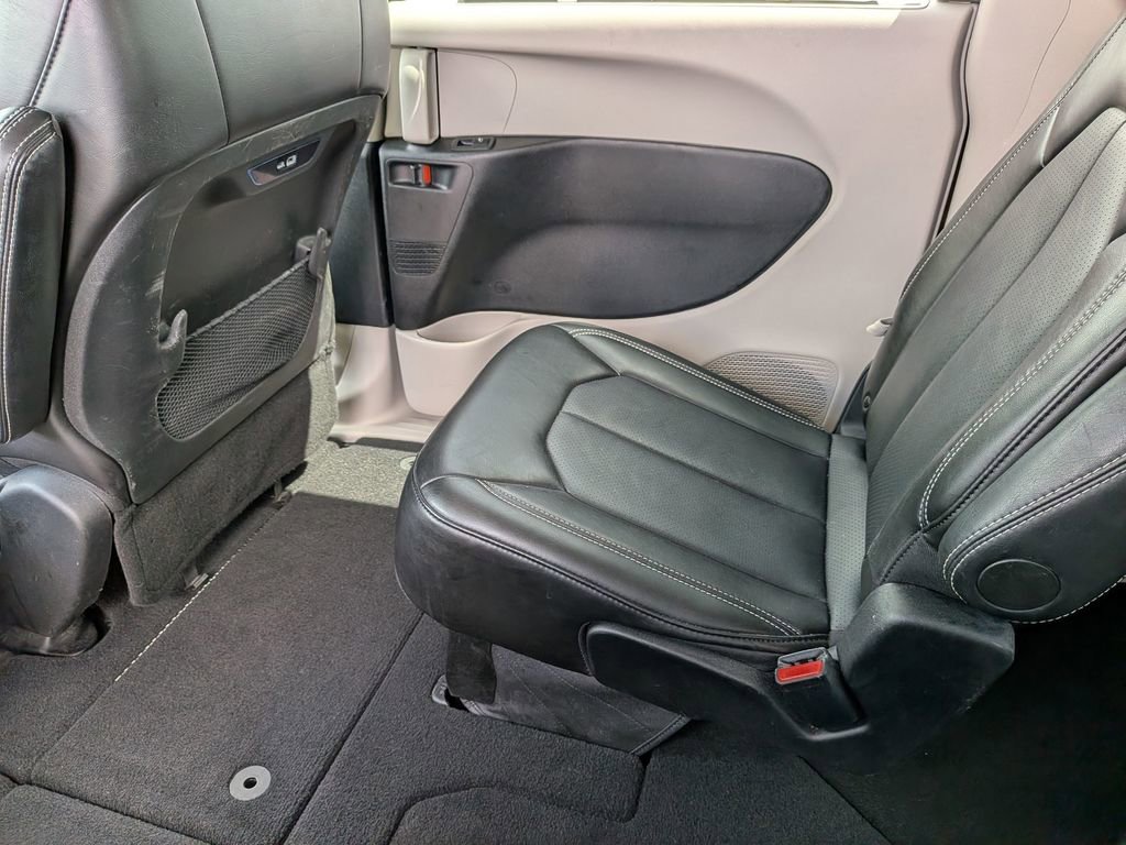 Used 2024 Chrysler Pacifica Touring-L FWD image 35