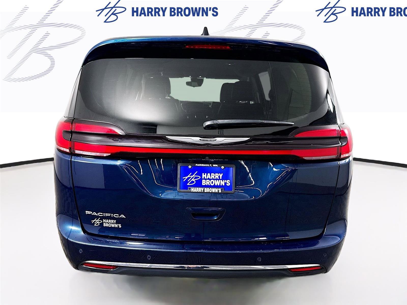 Used 2023 Chrysler Pacifica Touring-L image 30