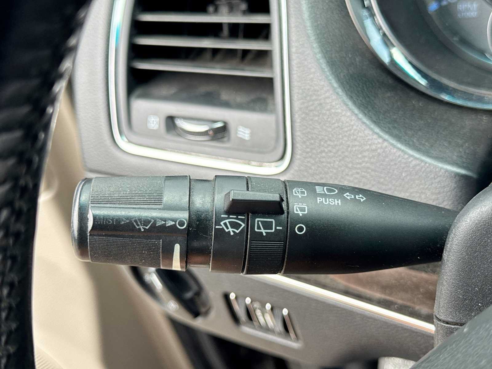 Used 2012 Chrysler Town & Country Touring w/ Entertainment Group #1 FWD image 16
