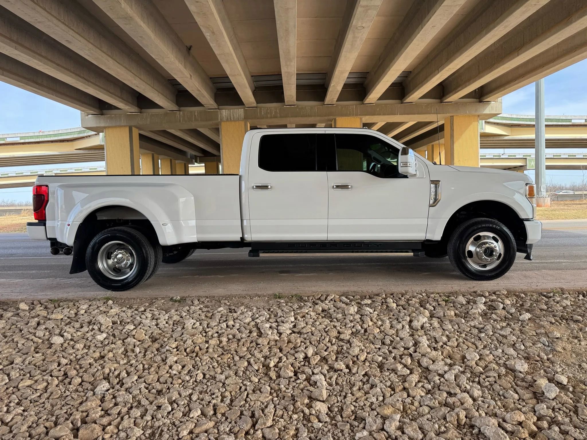 Used 2022 Ford F350 XLT w/ XLT Premium Package image 2