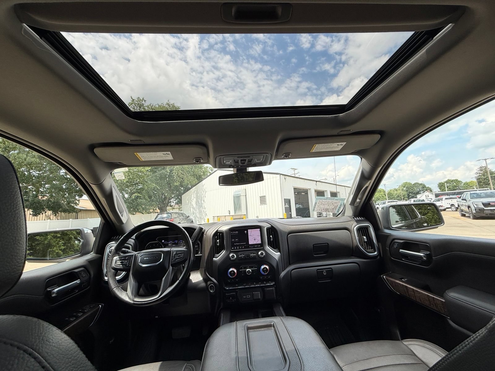 Used 2022 GMC Sierra 1500 Denali w/ Denali Premium Package AWD/4WD image 27