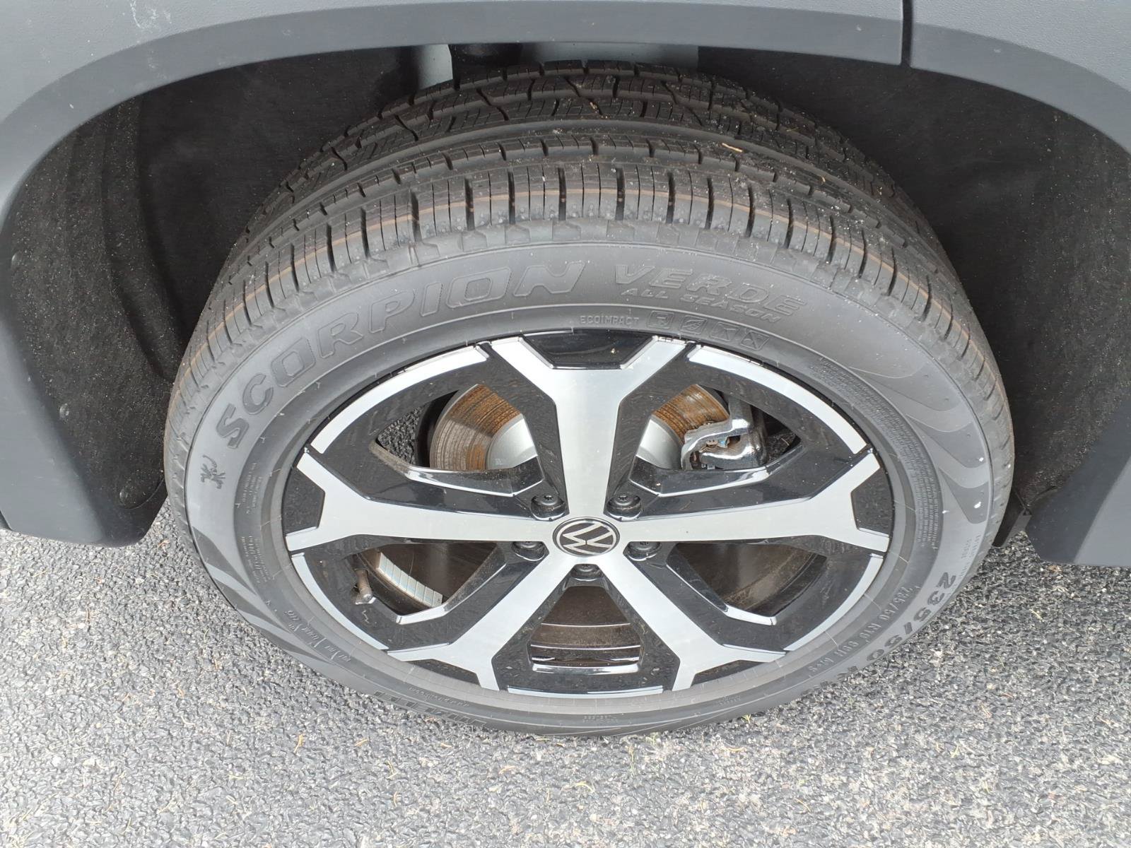 New 2025 Volkswagen Tiguan SE image 7