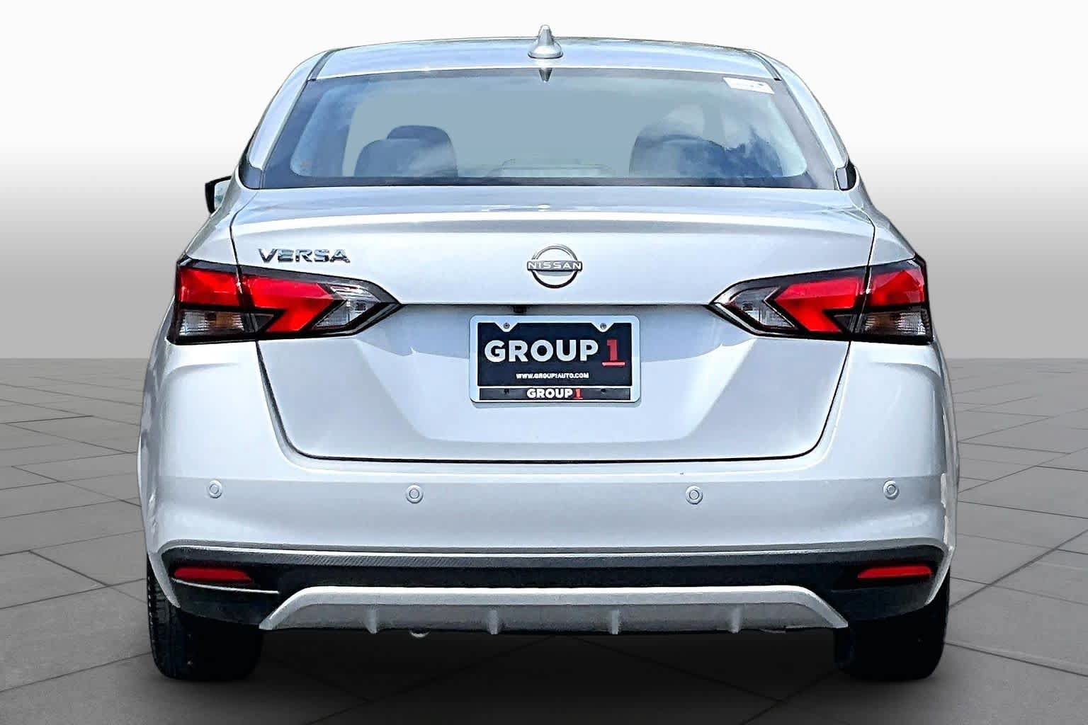 Used 2025 Nissan Versa SV FWD image 5