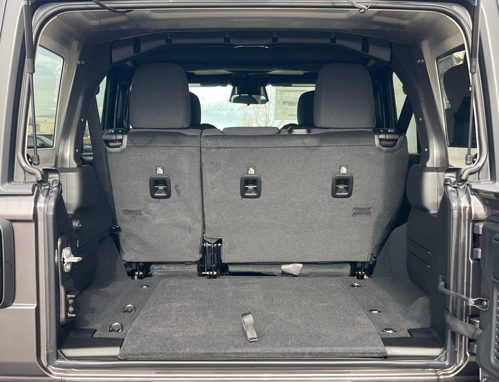 New 2026 Jeep Wrangler Unlimited Rubicon w/ Xtreme 35 Tire Package image 30