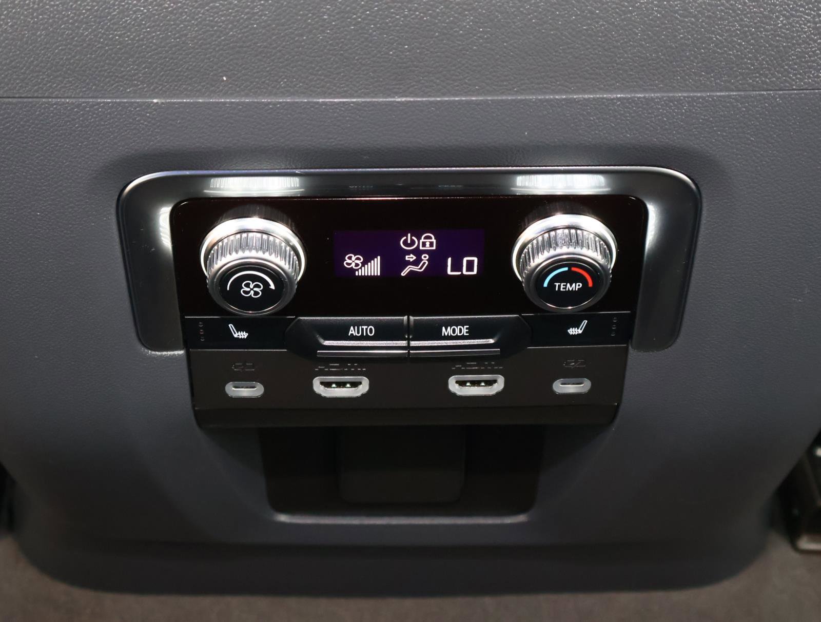 Used 2024 GMC Yukon XL Denali w/ Max Trailering Package image 15