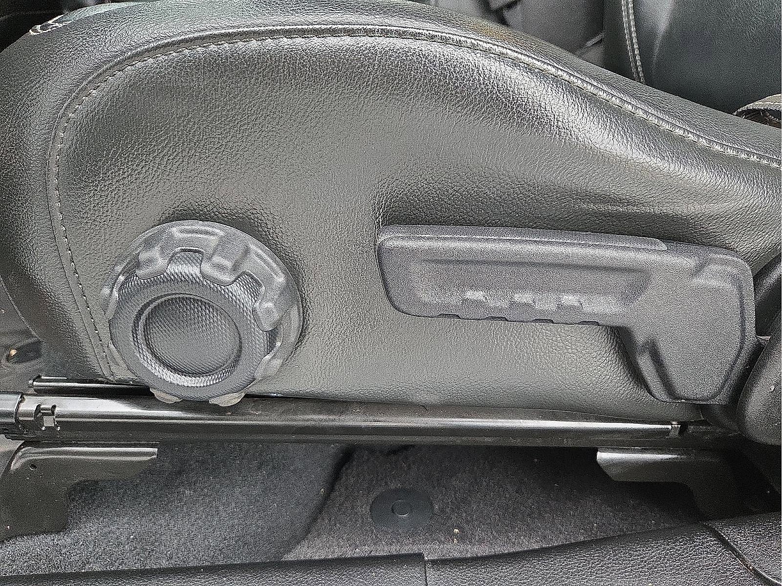 Used 2022 Jeep Wrangler Unlimited Sahara w/ Cold Weather Group image 15