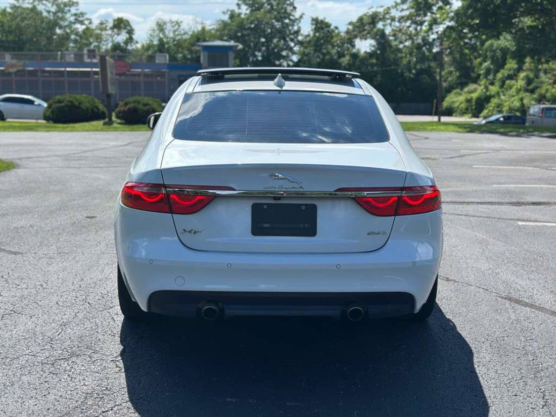 Used 2018 Jaguar XF Premium RWD image 5