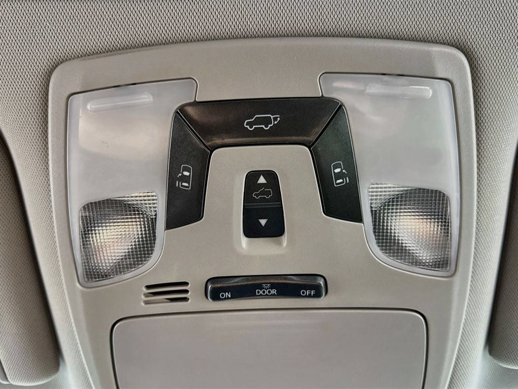 Used 2016 Toyota Sienna XLE w/ XLE Navigation Package AWD/4WD image 16