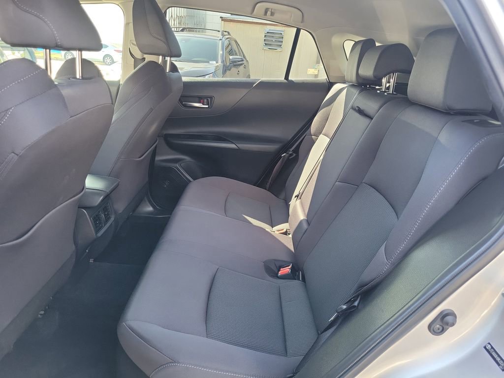 Used 2021 Toyota Venza LE image 15