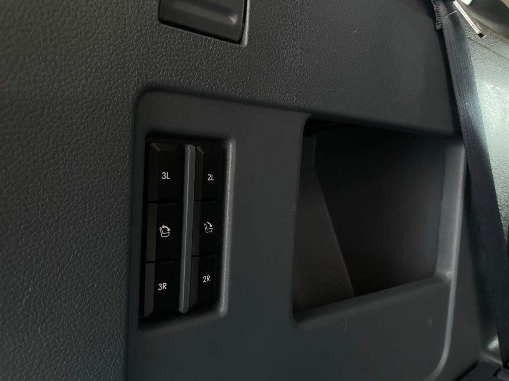 Used 2021 Lincoln Navigator Black Label w/ Cargo Convenience Package image 31