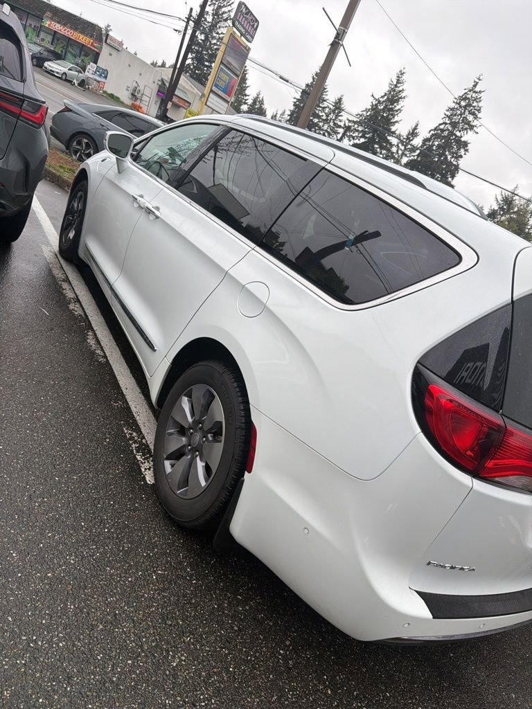 Used 2018 Chrysler Pacifica Limited w/ Advanced Safetytec Group FWD image 10