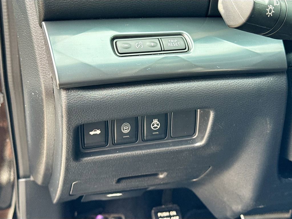 Used 2023 Nissan Maxima SR w/ Sport Mat Group FWD image 10