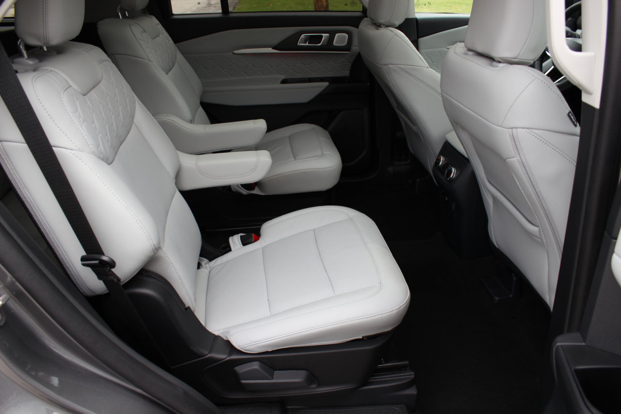 Used 2025 Ford Explorer Platinum w/ LUX Leather Package image 26