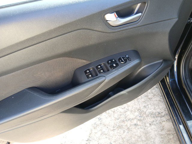 Used 2022 Hyundai Accent SE image 9