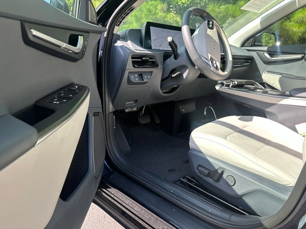 Used 2024 Kia EV6 Wind w/ Wind Technology Package AWD/4WD image 5
