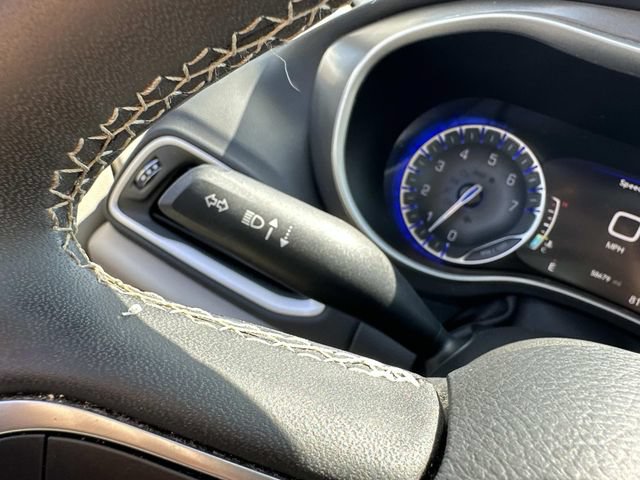 Used 2024 Chrysler Pacifica Touring-L FWD image 19
