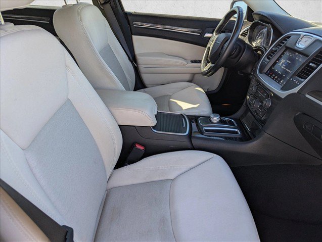 Used 2013 Chrysler 300 C RWD image 27