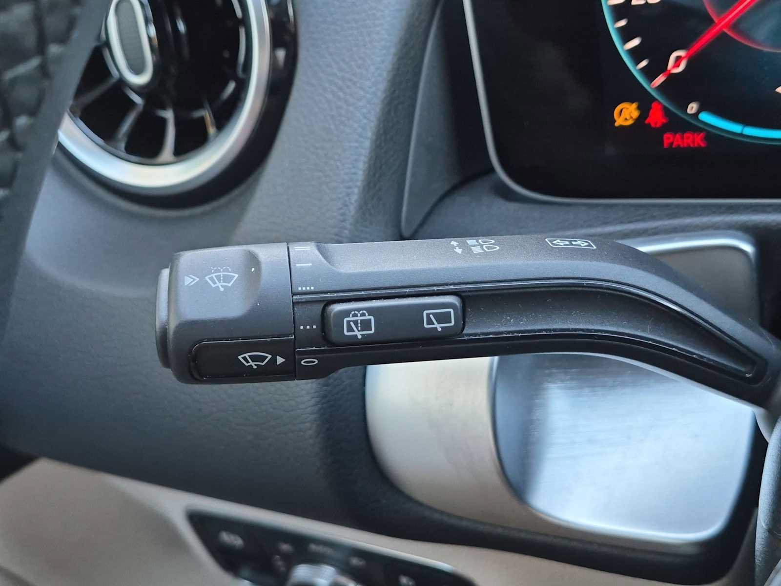 Used 2021 Mercedes-Benz GLB 250 4MATIC image 28