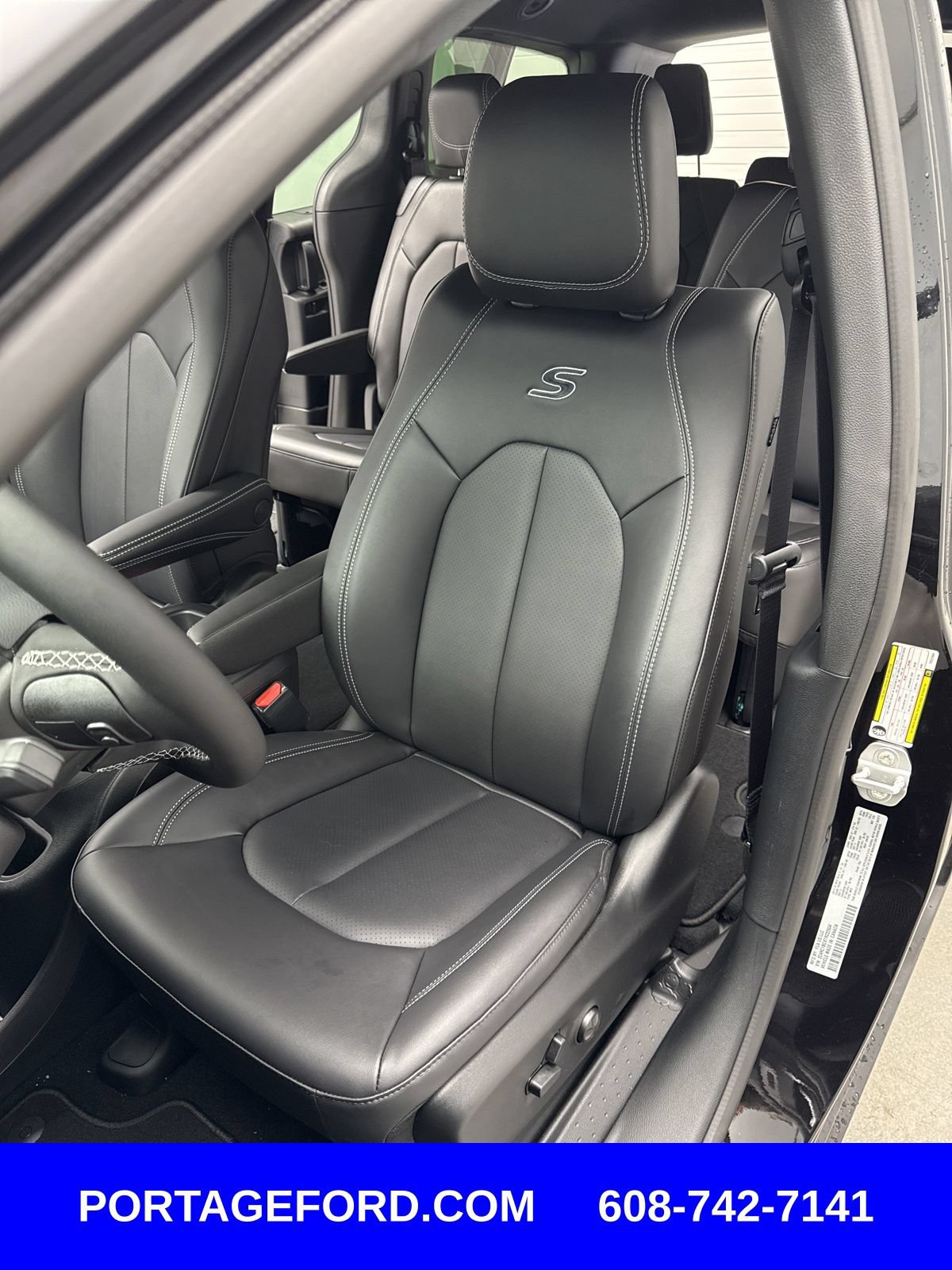 New 2026 Chrysler Pacifica Select w/ S Appearance Package FWD image 9