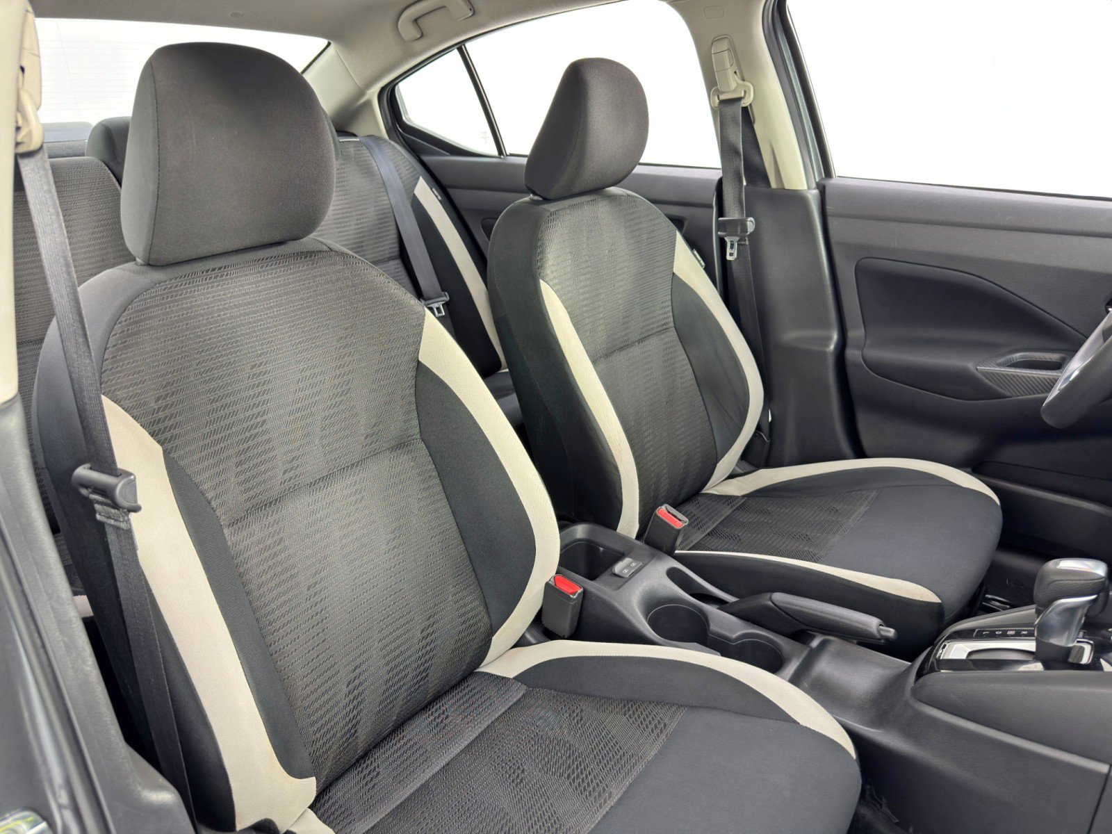 Used 2021 Nissan Versa SV image 30