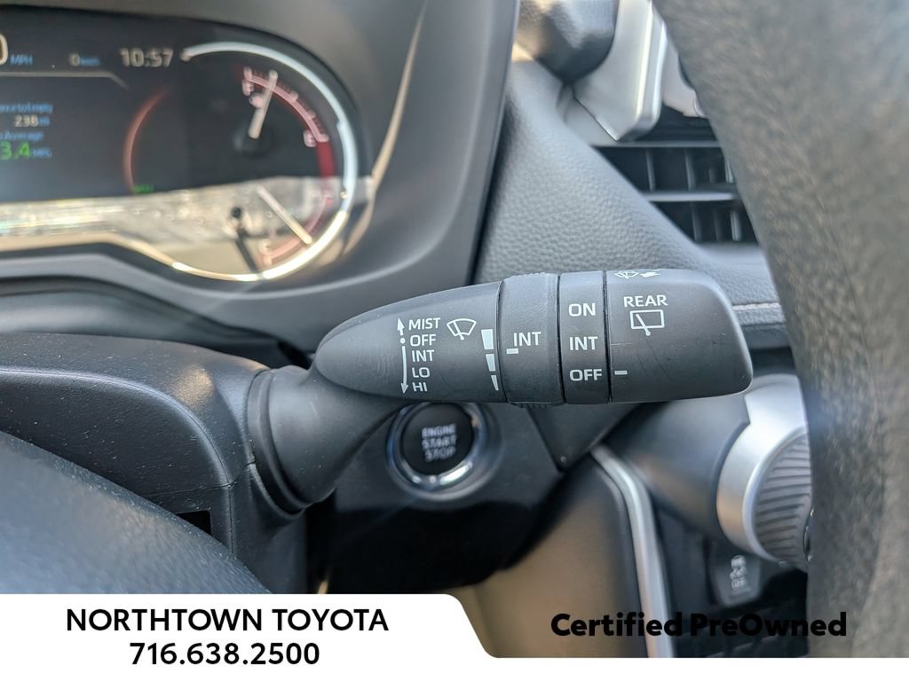 Used 2025 Toyota RAV4 XLE AWD/4WD image 29