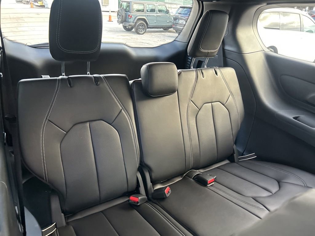 New 2026 Chrysler Pacifica Select FWD image 29