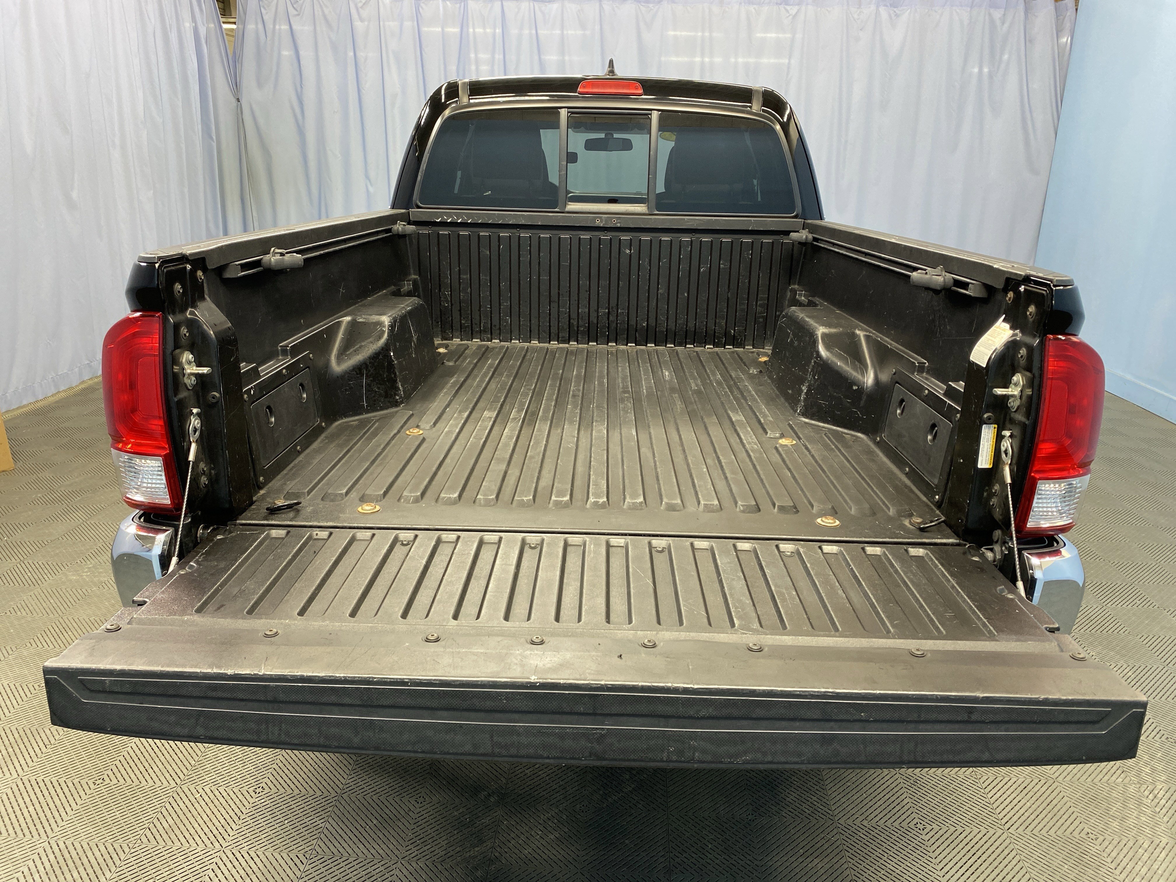 Used 2017 Toyota Tacoma 4x4 Access Cab image 28