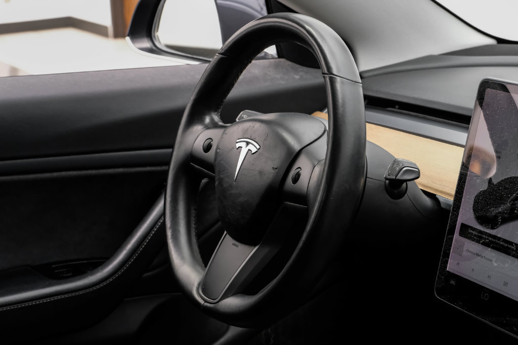 Used 2018 Tesla Model 3 Long Range RWD image 15