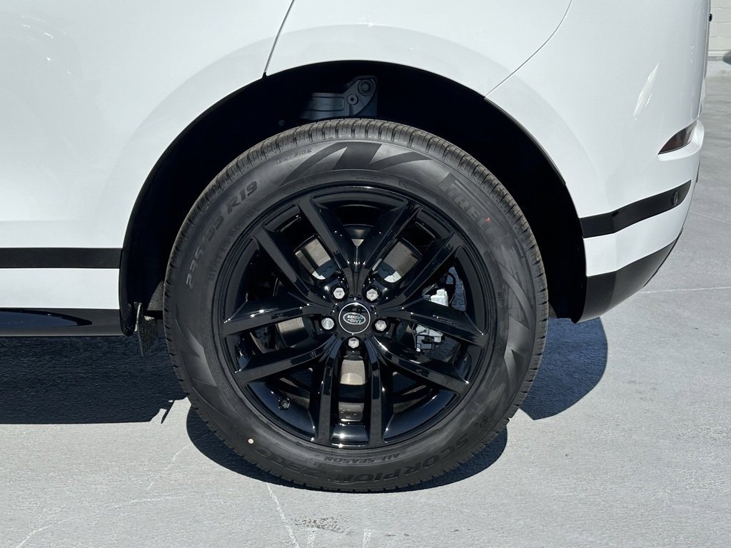 Used 2024 Land Rover Range Rover Evoque Dynamic SE image 9