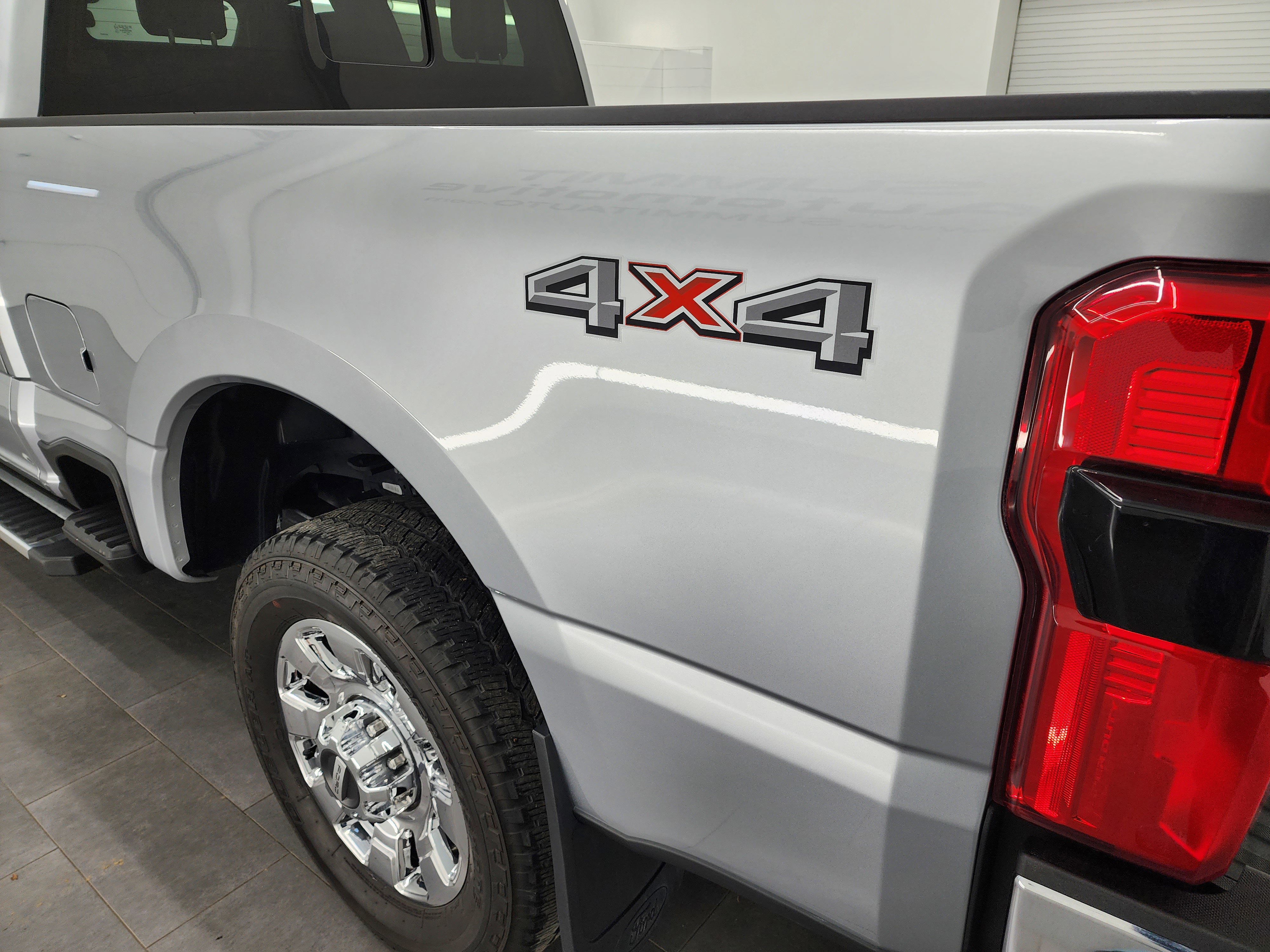 Used 2024 Ford F250 Lariat w/ Chrome Package image 34